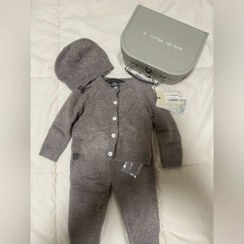 Brand new! Barefoot dreams newborn set